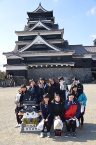 留学生熊本城へ