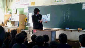 町小学校読み聞かせ2