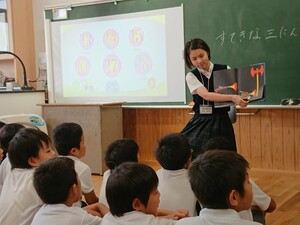 h 30町小学校読み聞かせ