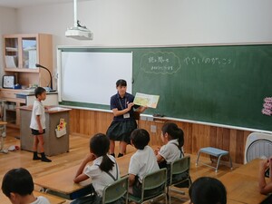 h 30町小学校読み聞かせ2