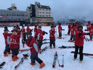 h 30修学旅行初日スキー
