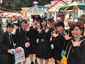 h 30修学旅行4日目ディズニー雨2