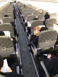 h 30修学旅行1機内
