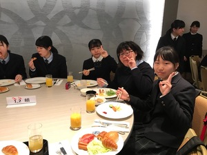 h 30修学旅行4日目ディズニー朝食