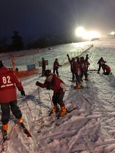 h 30修学旅行初日スキー夜