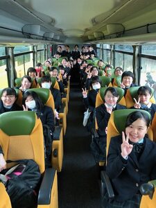h 30修学旅行バス移動中